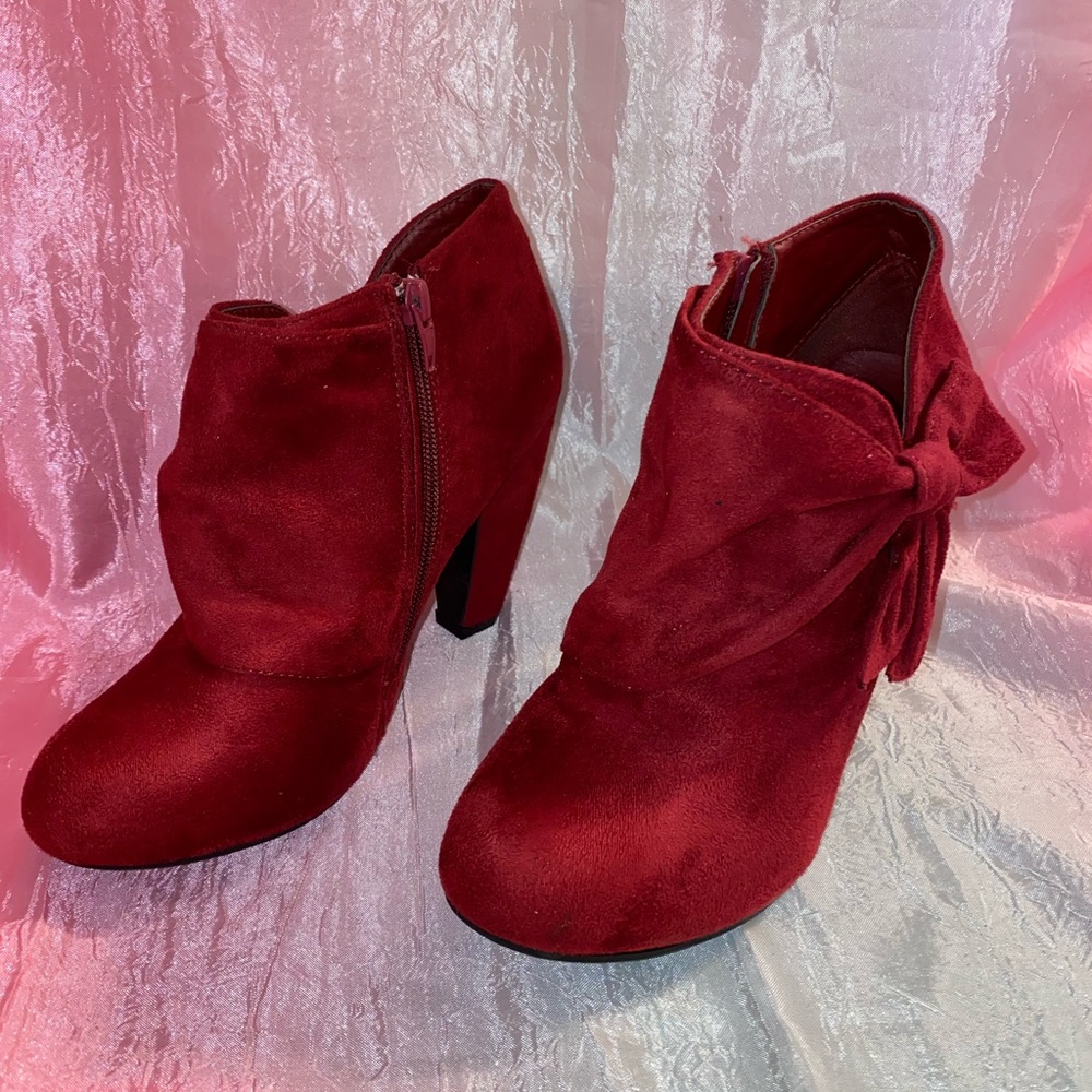 Cute burgundy/maroon booties